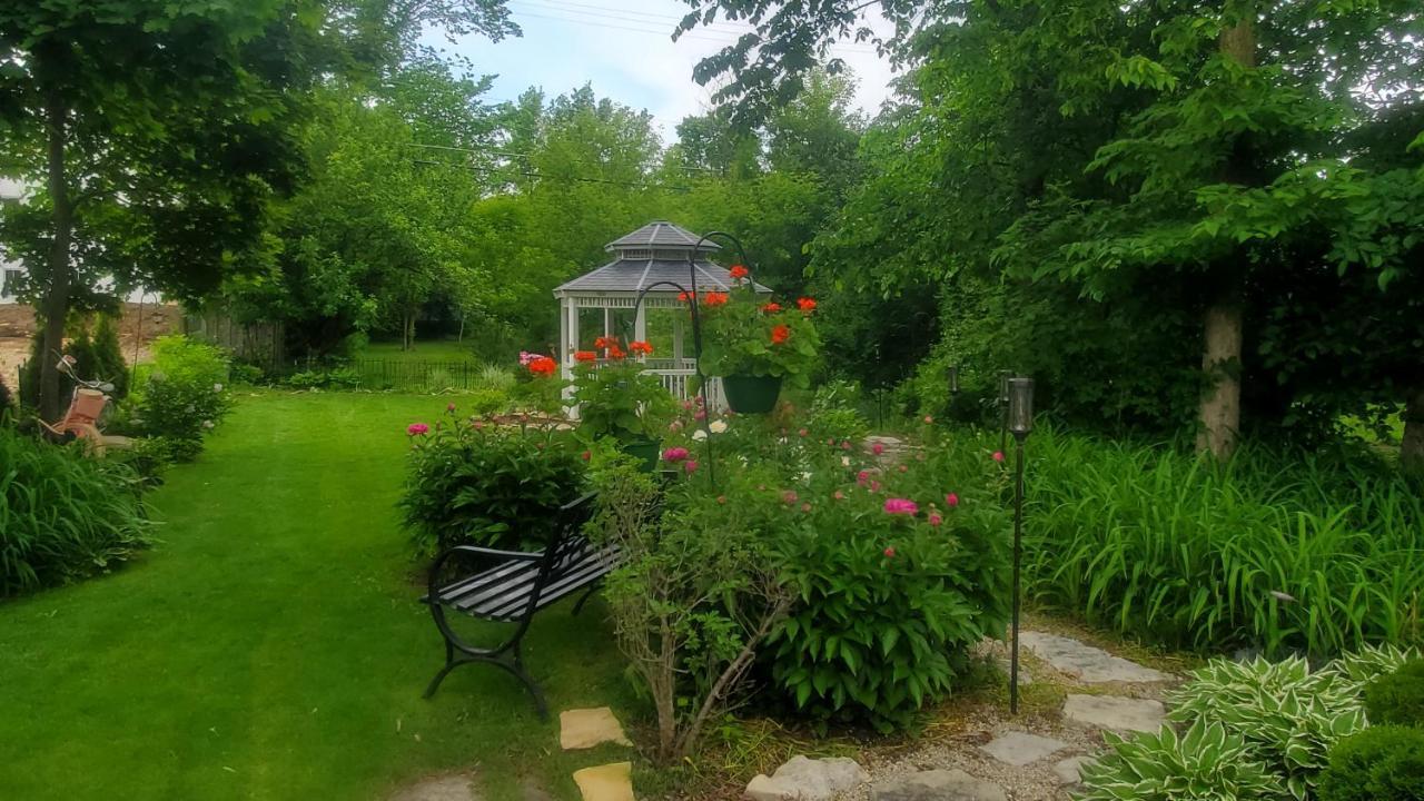 Lilly Pad Hotel Cedarburg Exterior foto