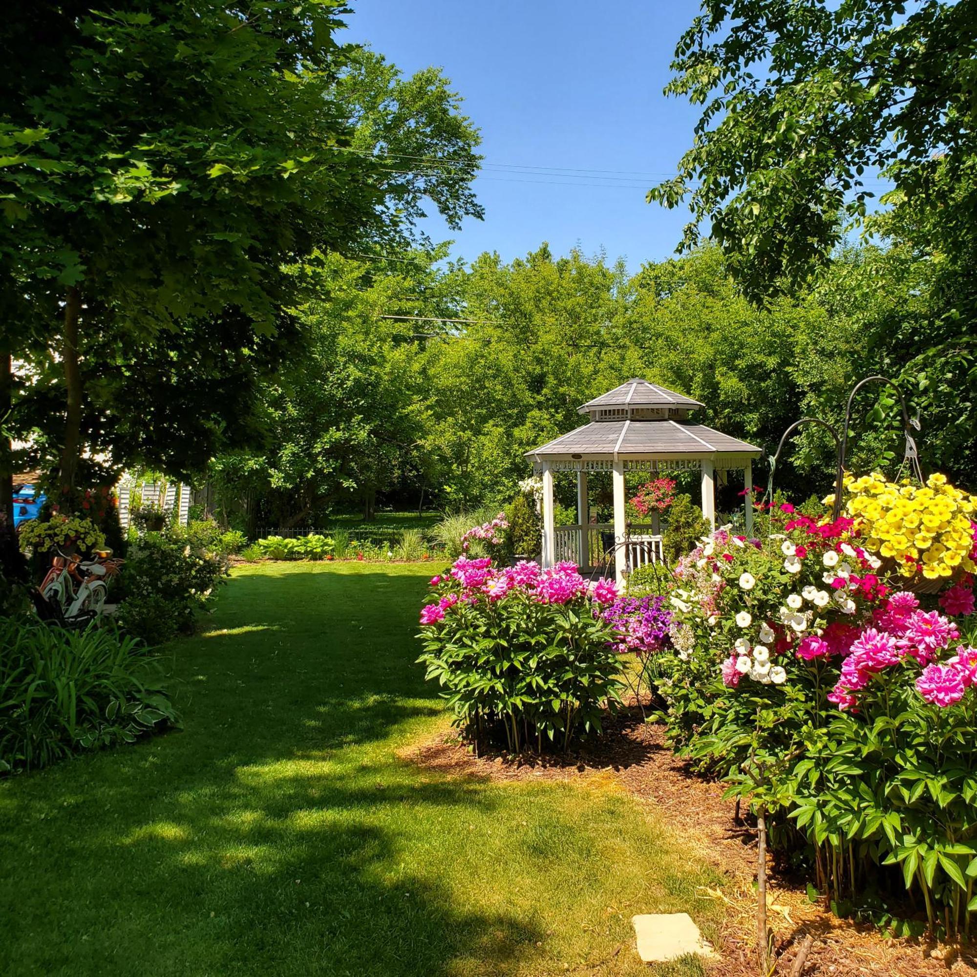 Lilly Pad Hotel Cedarburg Exterior foto